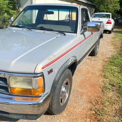 Lot 3 - 1995 Dodge Dakota Truck - good condition - needs minor maintenance 