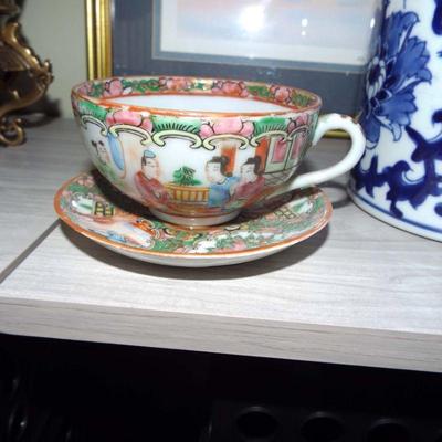 ASIAN VINTAGE AND ANTIQUE PORCELAIN AND CERAMIC ITEMS