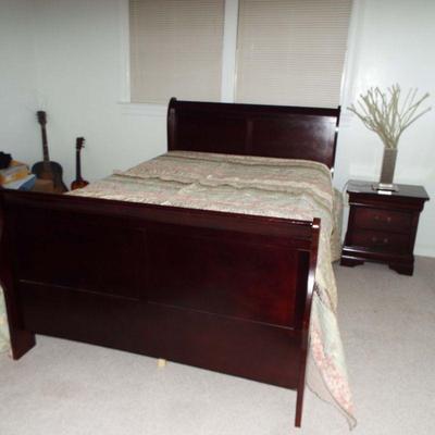 THOMASVILLE QUEEN  SLEIGH BED WITH ASSORTED OTHER ITEMS
