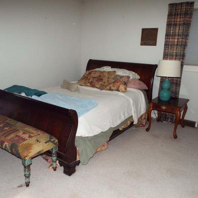 THOMASVILLE DOUBLE SLEIGH BED WITH ASSORTED OTHER ITEMS