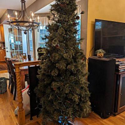 LIT CHIRSTMAS TREE