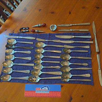 ASSORTED COLLECTION OF SILVERWARE