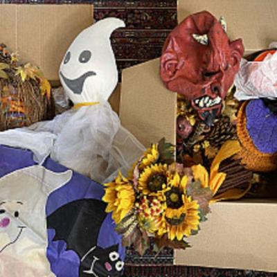 LOTS OF SEASONAL DECOR