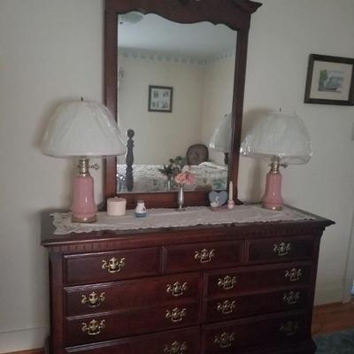 Dresser/mirror