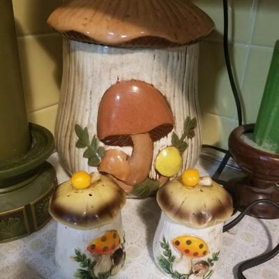 Myshroom canister, salt & pepper