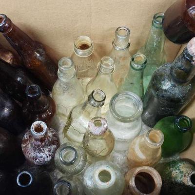 DFT003 - A Large Collection of Vintage Glass Bottles 