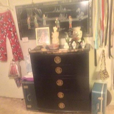 Chest of drawers
