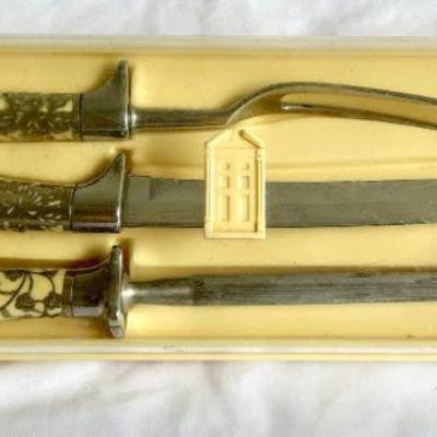 Carvel hall Carving Set by Briddell