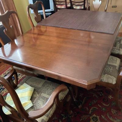 Keller Table and 6 Chairs 
Size 5 ft opens to nine Ft