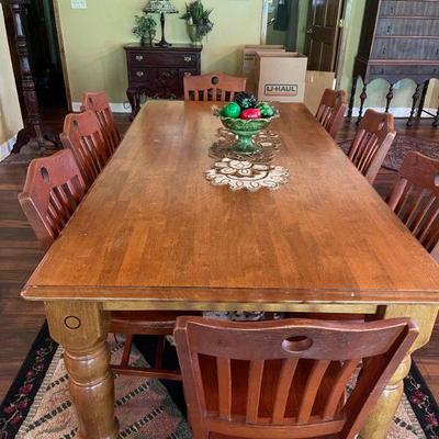 oversized dining room table w/8 chairs