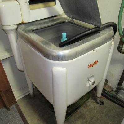 Old Maytag wringer washer- in great shape!