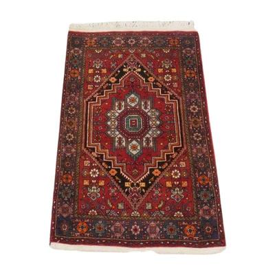 Hand Knotted 100% Wool Heriz Serapi Rug, measures 49"x30". 