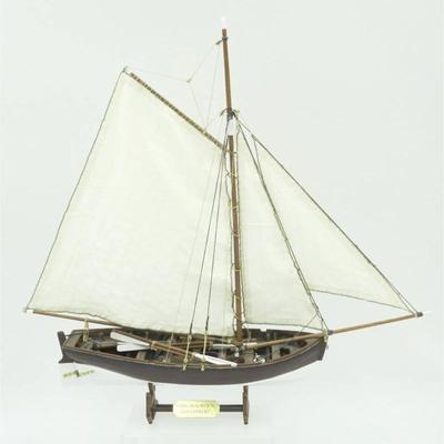 Vintage HMS Bounty's Jollyboat Ship Model. Measures 14"x4"x15.5". 