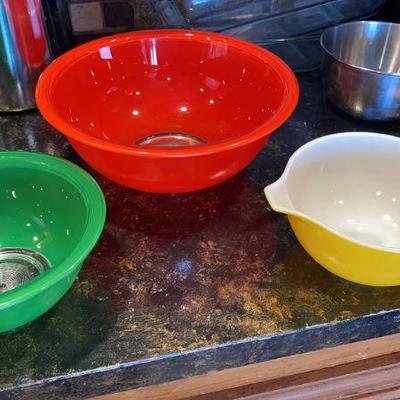 vintage pyrex mixing bowls 