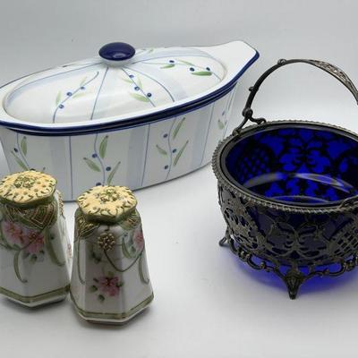 (3) Butter Boat, Salt & Pepper Set, Cobalt & Silver Basket
Butter boat has 3 pieces as shown and measures 8.5 inches wide. Cobalt blue...