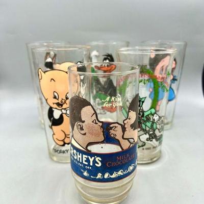 (6) Collectible Cups
This lot features drinking glasses from Walt Disney Goofy as Marley's Ghost, Hershey's chocolate, and Looney Tune...