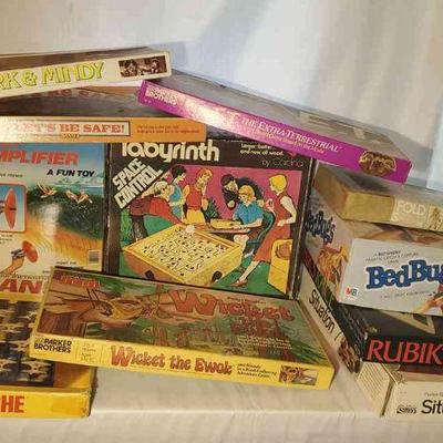 (11) Board Games In Box
Wicket the Ewok, Mork & Mindy, E.T., Avalanche, Let's Be Safe, Labyrinth, Super Amplifier, BedBugs (appears to be...