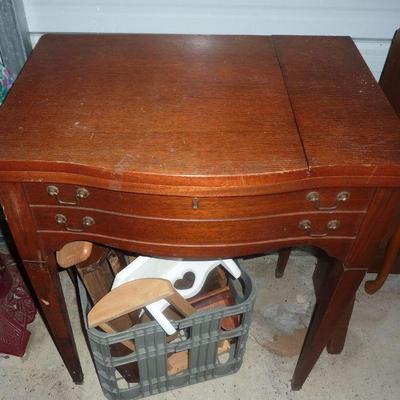 Sewing machine cabinet