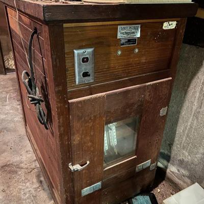 Vintage Favorite Incubator $300
