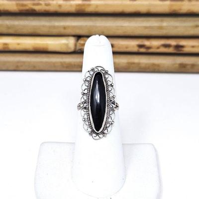  Pretty Sterling Silver Women's Ring with Long Piece of Black Onyx set in Fillagree Frame - Size 6 - Weight 3.1g