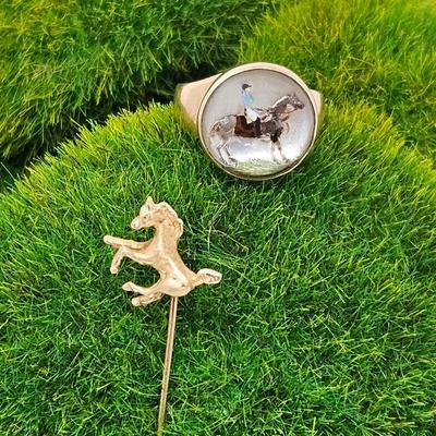Vintage 10k Yellow Gold Women's Ring Featuring Glass Domed Horse Bridle Rosette Sz 5.5 - Plus 14k Horse Lapel Pin