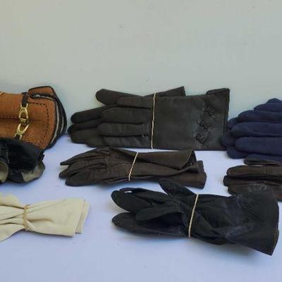(8) Pairs Of Fancy Gloves
