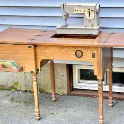 Singer ZIG-ZAG MODEL 457 Sewing Machine & Table
