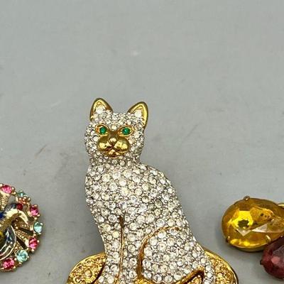 (5) Vintage Costume Jewelry Brooches
