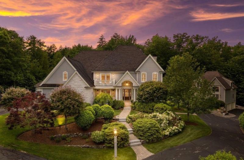 🌻Bountiful🌻Bedford NH🌻Estate Sale