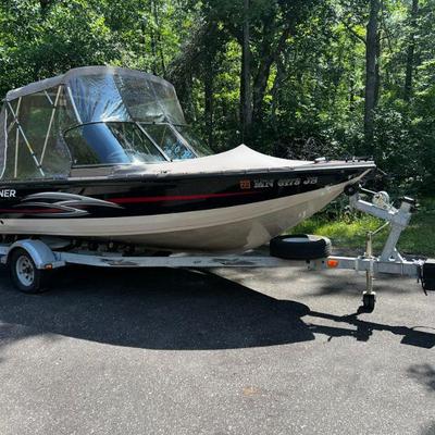 2003 Crestliner Boat