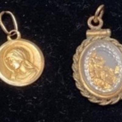 18k Pendant + Pendant with gold flakes