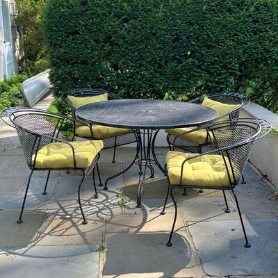 (5PC) RUSSELL WOODARD PATIO SET | Including a round table and four armchairs H.32 x 26 x 27 (each chair). - h. 29 x dia. 48 in 