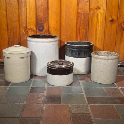 (5PC) VINTAGE STONEWARE CROCKS LOT | Lot includes: (1) Robinson Ransbottom Brown & White Four Gallon Crock with Crown Mark. (1)...