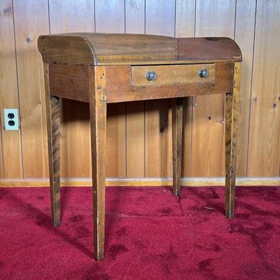 WASHSTAND W/BACKSPLASH | 19th C Table stand with backsplash and one drawer. Drawer has Sheraton brass knobs, dovetailing, square tapered...