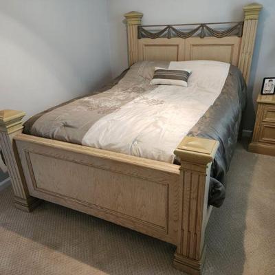 Stanley Furniture Queen Size Bed Adjustable Up/Down 