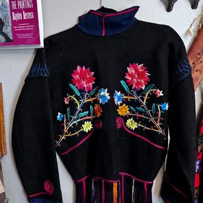 FITTED JACKET WITH EMBRODERY AND FRINGE