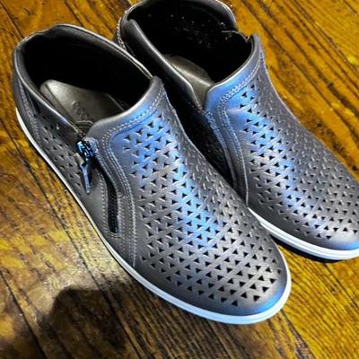 LEATHER ZIP SIDE TAOS SHOES