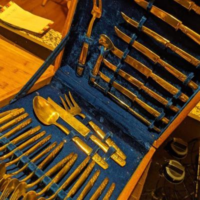 Flatware set