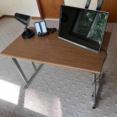 Computer desk with external speakers and Gateway 22