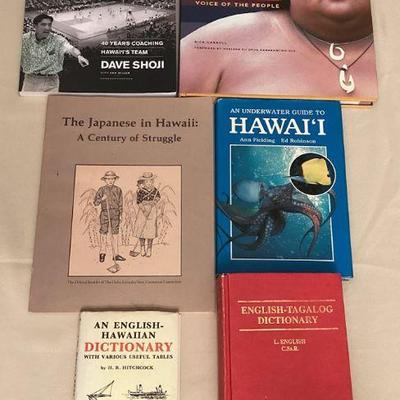 MTT058 Hawaiian & Tagalog Dictionaries And Four Hawaii Genre Books