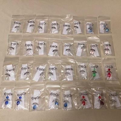 MTT203 Thirty-Two Costume Jewelry Angel Brooches Pins New