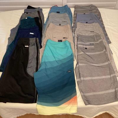 MTT172 Menâ€™s Brand Named Shorts Size S/30