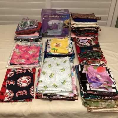 MTT038 Mini Sewing Machine & Fabric