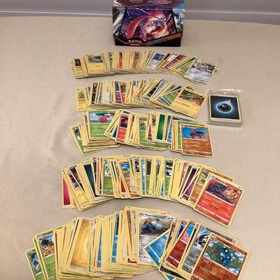 MTT228 Over 500 PokÃ©mon Trading Cards 