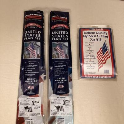 MTT009 Three United States Flags