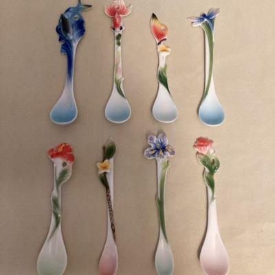 MTT191 Eight Assorted Alii Porcelain Spoons New