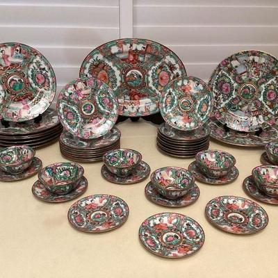MTT202 Chinese Porcelain Rose Medallion Dish Set