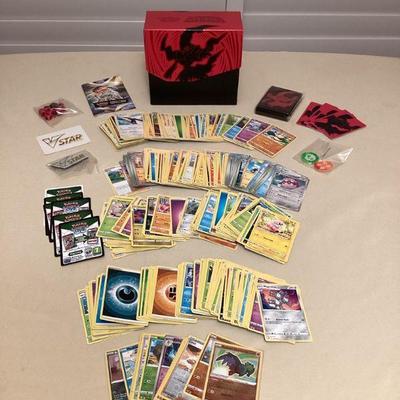MTT229 Over 400 PokÃ©mon Trading Cards & Accessories 