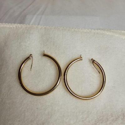 https://www.auctionninja.com/stress-free-estate-services-llc/sales/details/giant-nh-coast-estate-gold-silver-and-costume-jewelry-auction-...