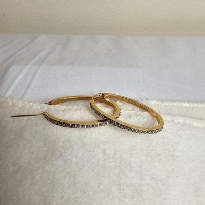 https://www.auctionninja.com/stress-free-estate-services-llc/sales/details/giant-nh-coast-estate-gold-silver-and-costume-jewelry-auction-...